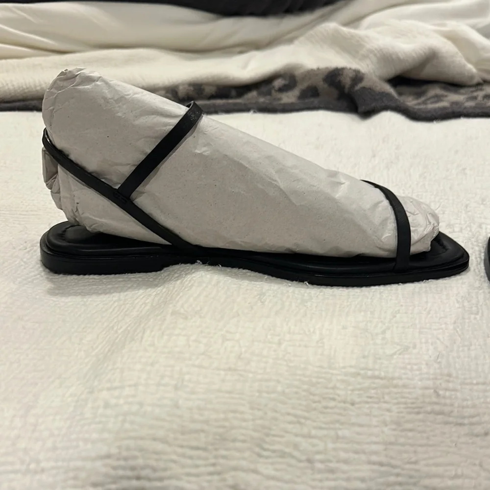 Reformation Black Minimalist Square-Toe Leather Sandals - Picture 5 of 12
